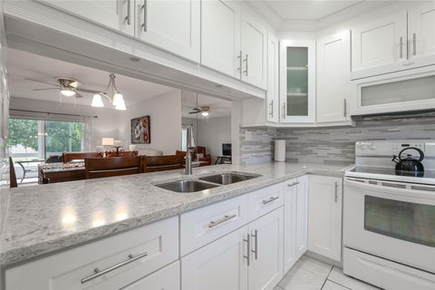A home in Lauderdale Lakes