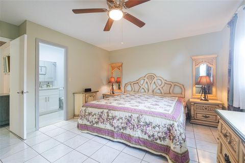 A home in Lauderdale Lakes