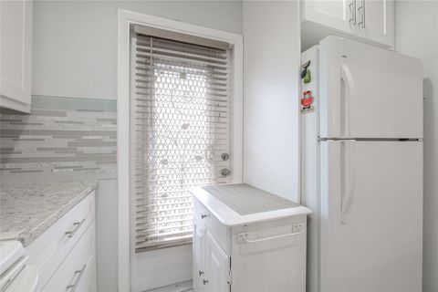 A home in Lauderdale Lakes