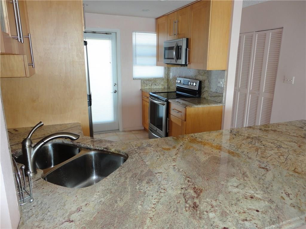 750 N Ocean Boulevard 810