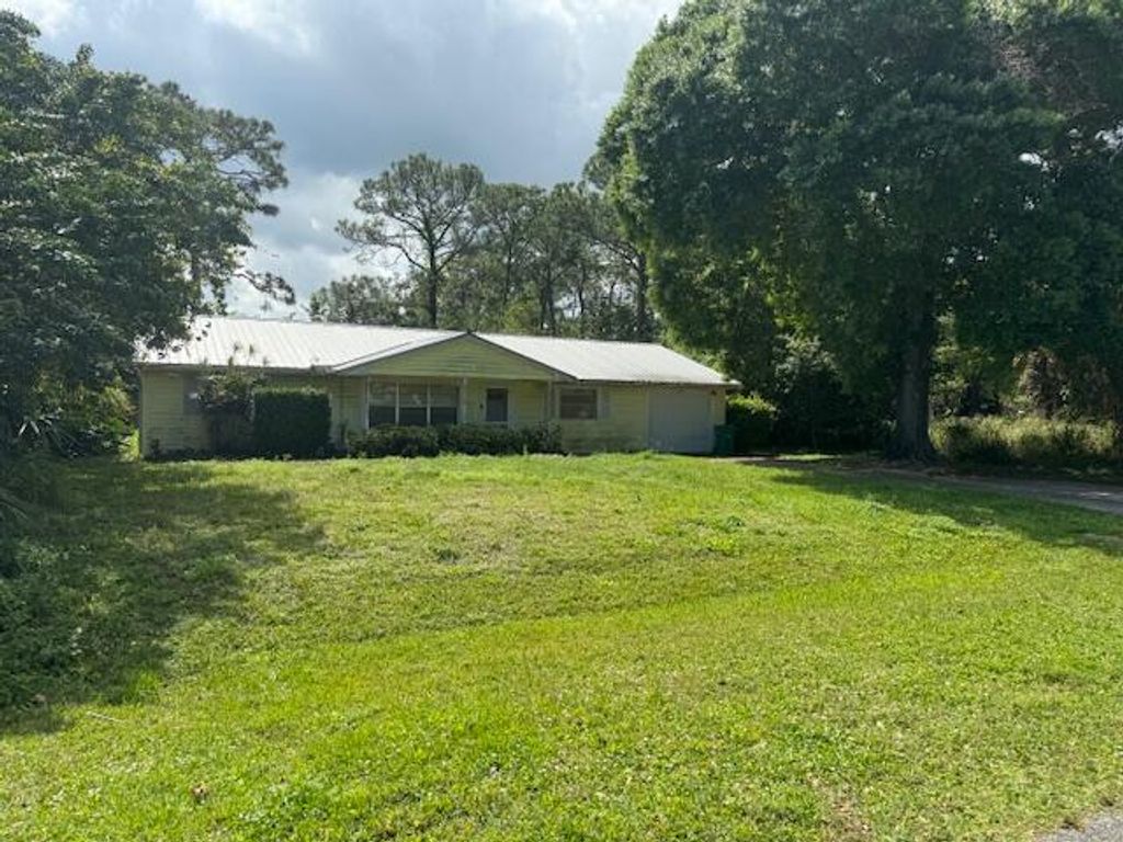 Photo of 6703 Pensacola Road, Fort Pierce, FL 34951 (MLS # R10966920)