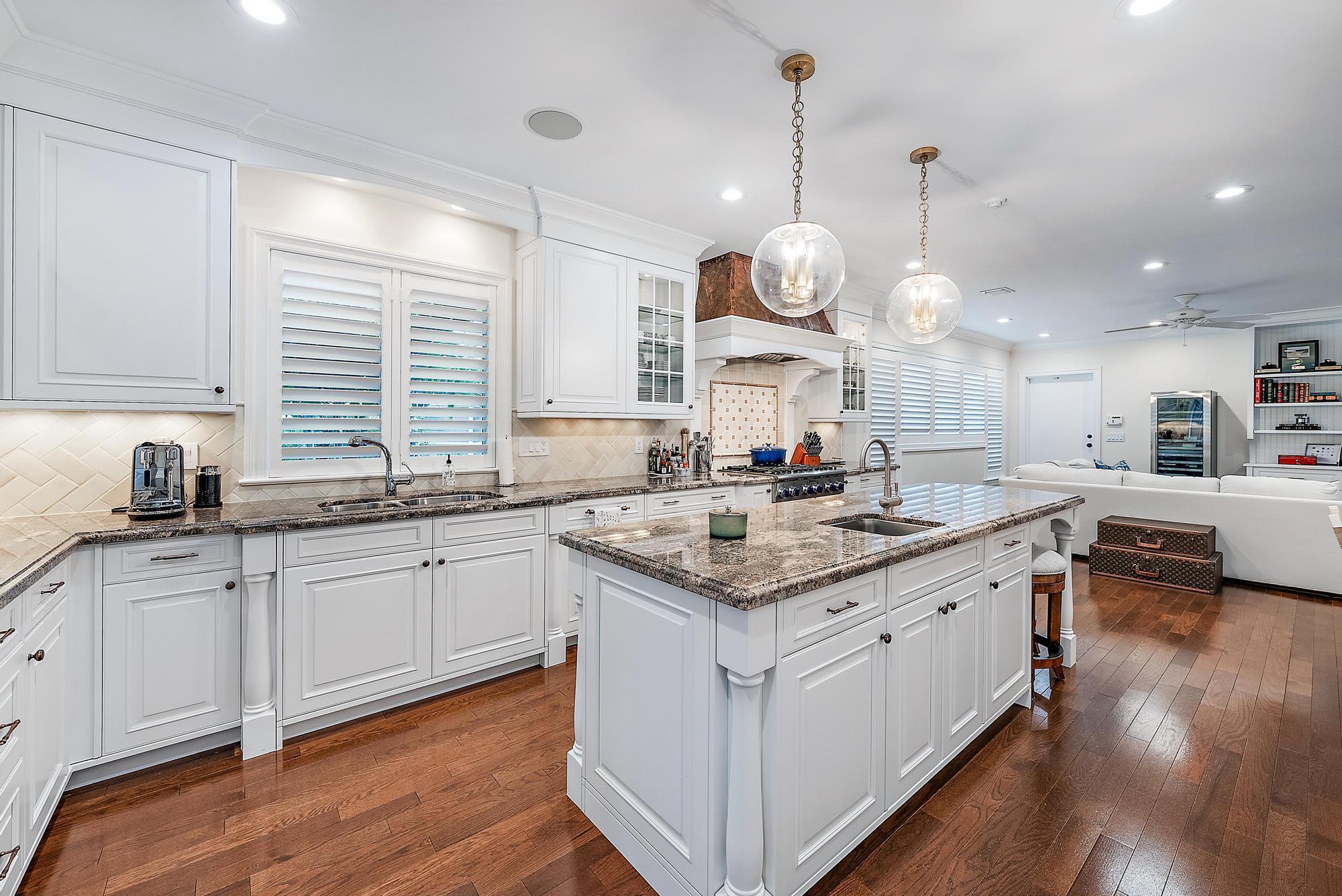 Jupiter Hills Village - Residential