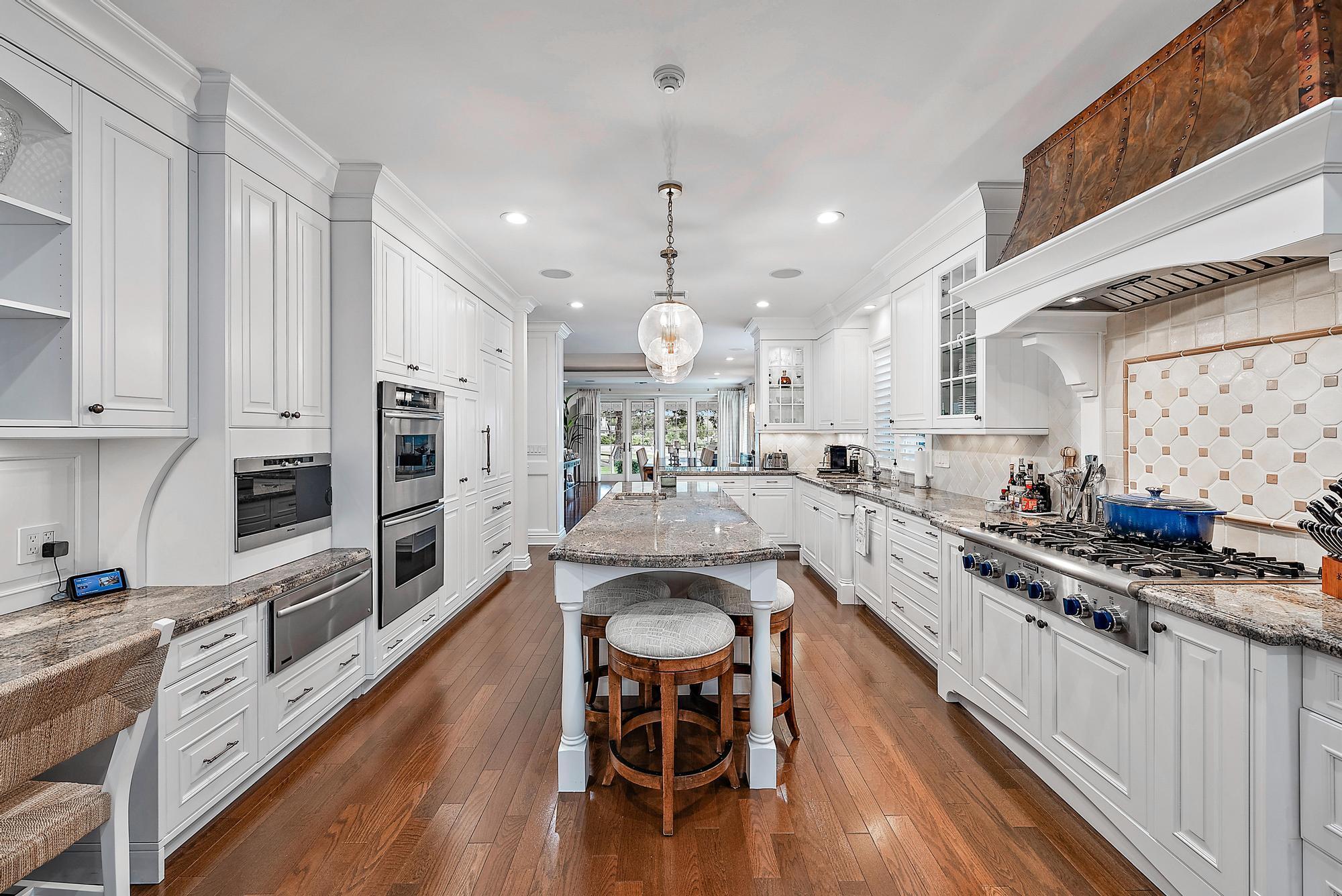 Jupiter Hills Village - Residential