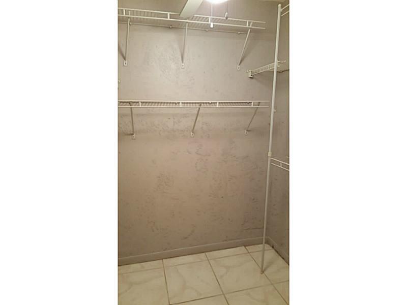 LAKESIDE MANOR SOUTH COND - Residential Lease