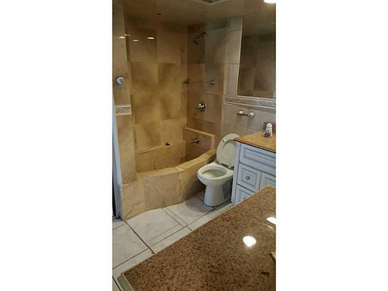 LAKESIDE MANOR SOUTH COND - Residential Lease