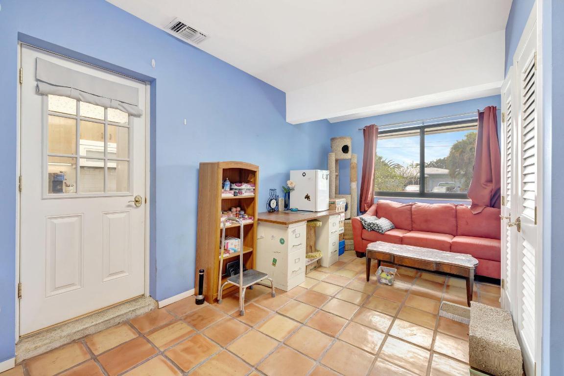 SOUTH CORAL POINT - Residential