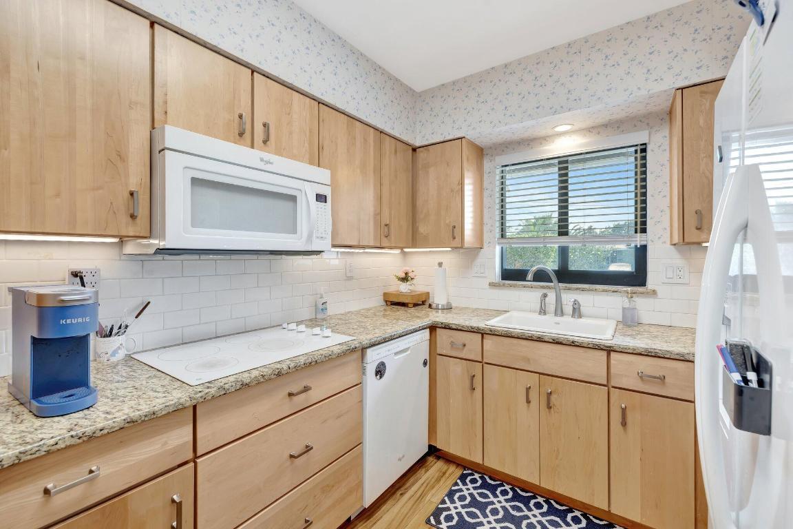 SOUTH CORAL POINT - Residential