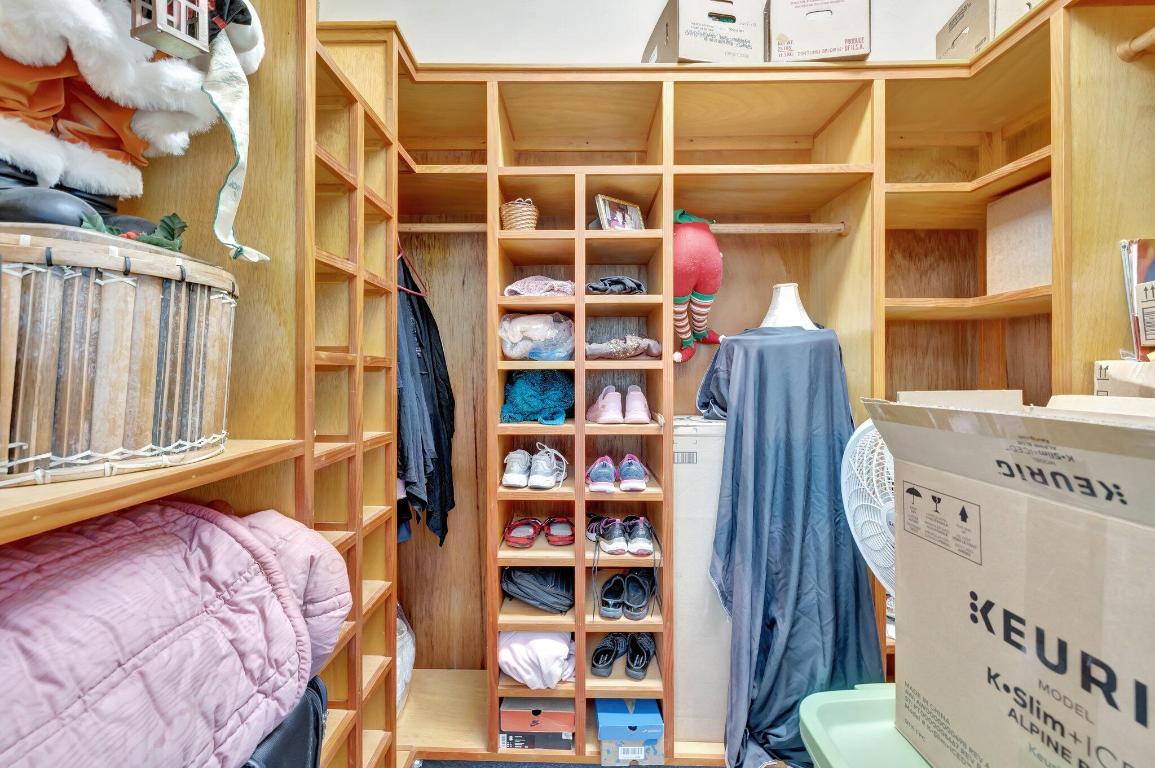 SOUTH CORAL POINT - Residential