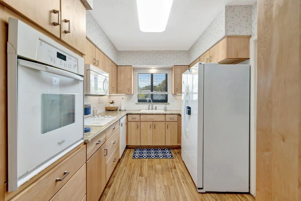 SOUTH CORAL POINT - Residential