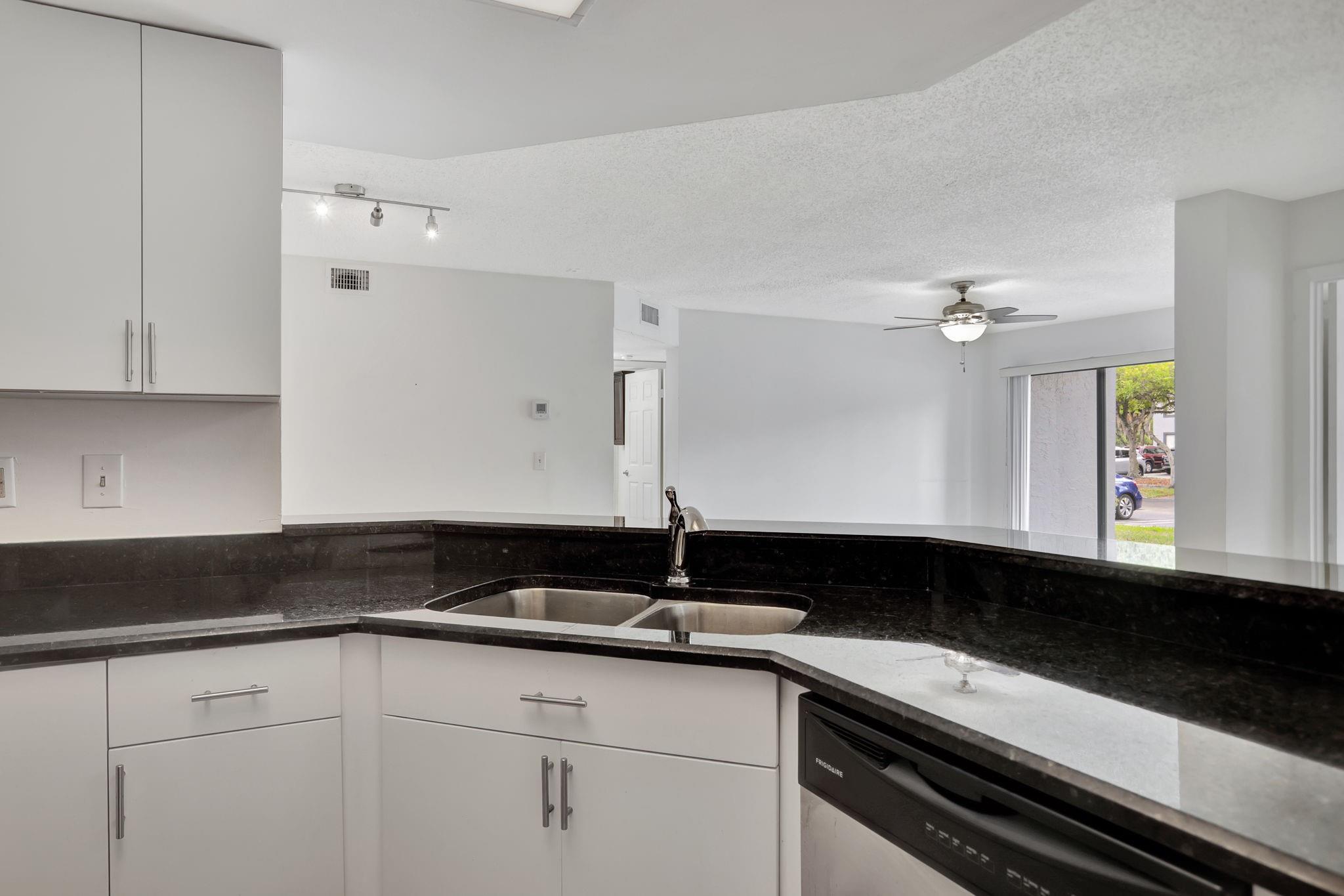 VISCONTI CONDOMINIUN - Residential Lease