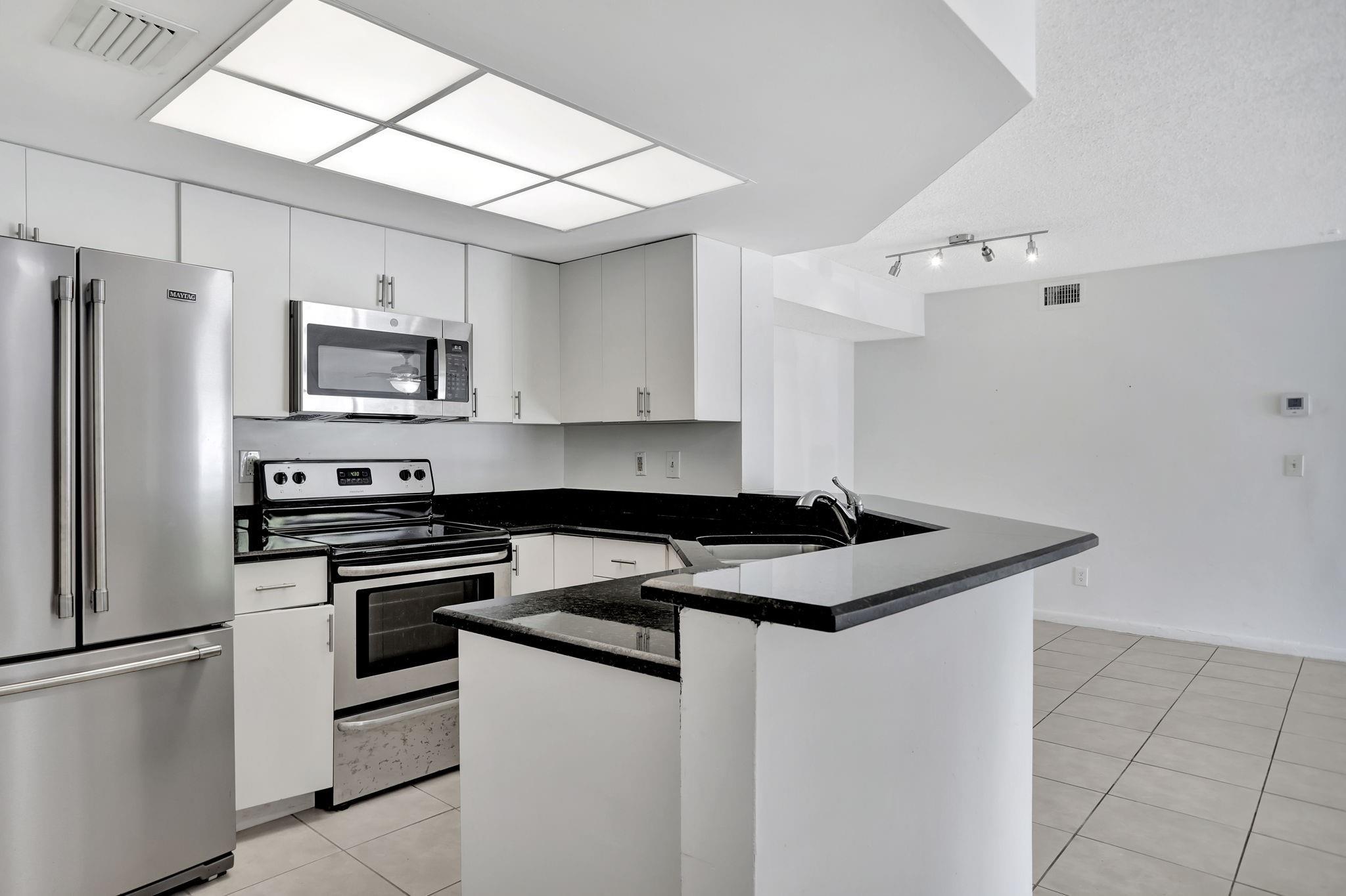 VISCONTI CONDOMINIUN - Residential Lease