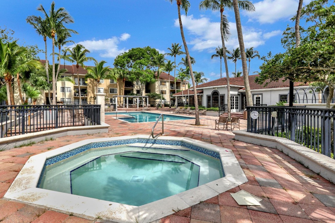 VISCONTI CONDOMINIUN - Residential Lease