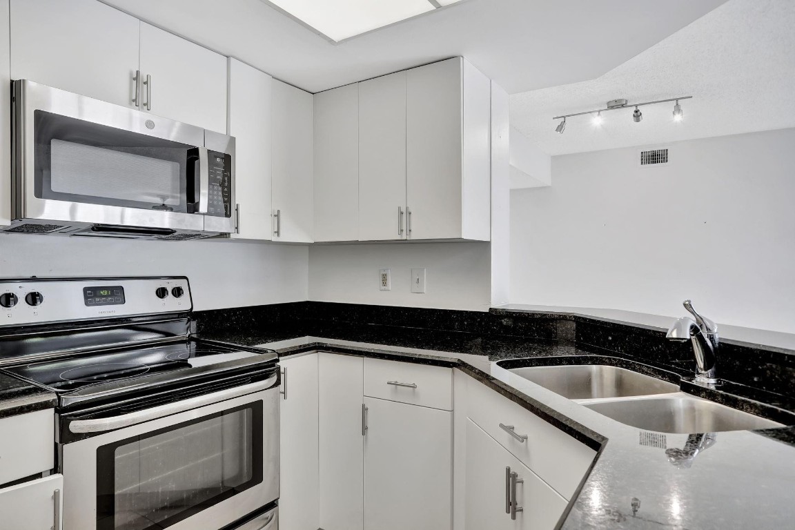 VISCONTI CONDOMINIUN - Residential Lease