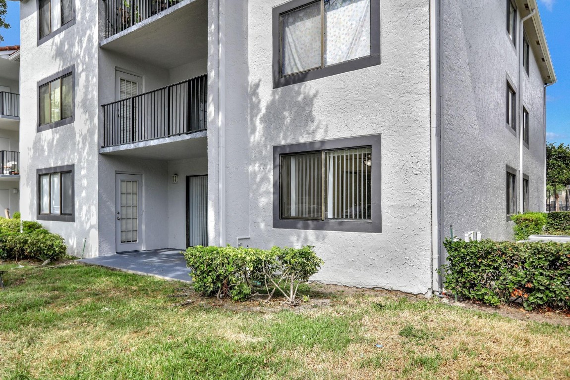 VISCONTI CONDOMINIUN - Residential Lease