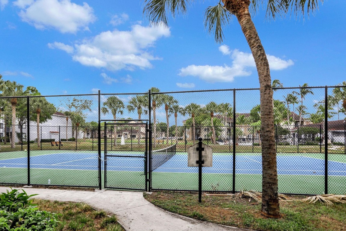 VISCONTI CONDOMINIUN - Residential Lease