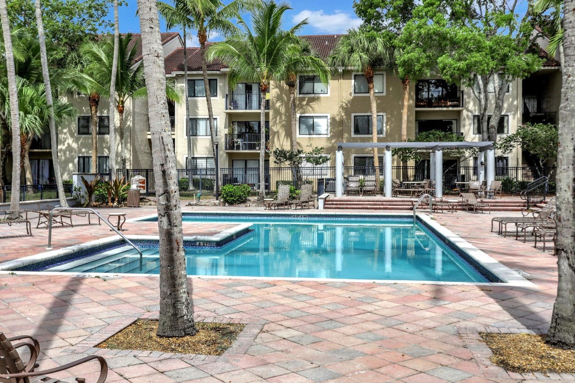 VISCONTI CONDOMINIUN - Residential Lease