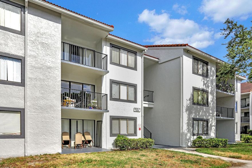 Excellent Location!! Take a look at this spacious 3bedroom 2 bathroom condo in the heart of Coral Spring across the street from Coral Square Mall, this is a ground floor unit with full size washer and dryer, split bedroom plan, gated community with tennis court, pool, jacuzzi, bbq area and a club house .