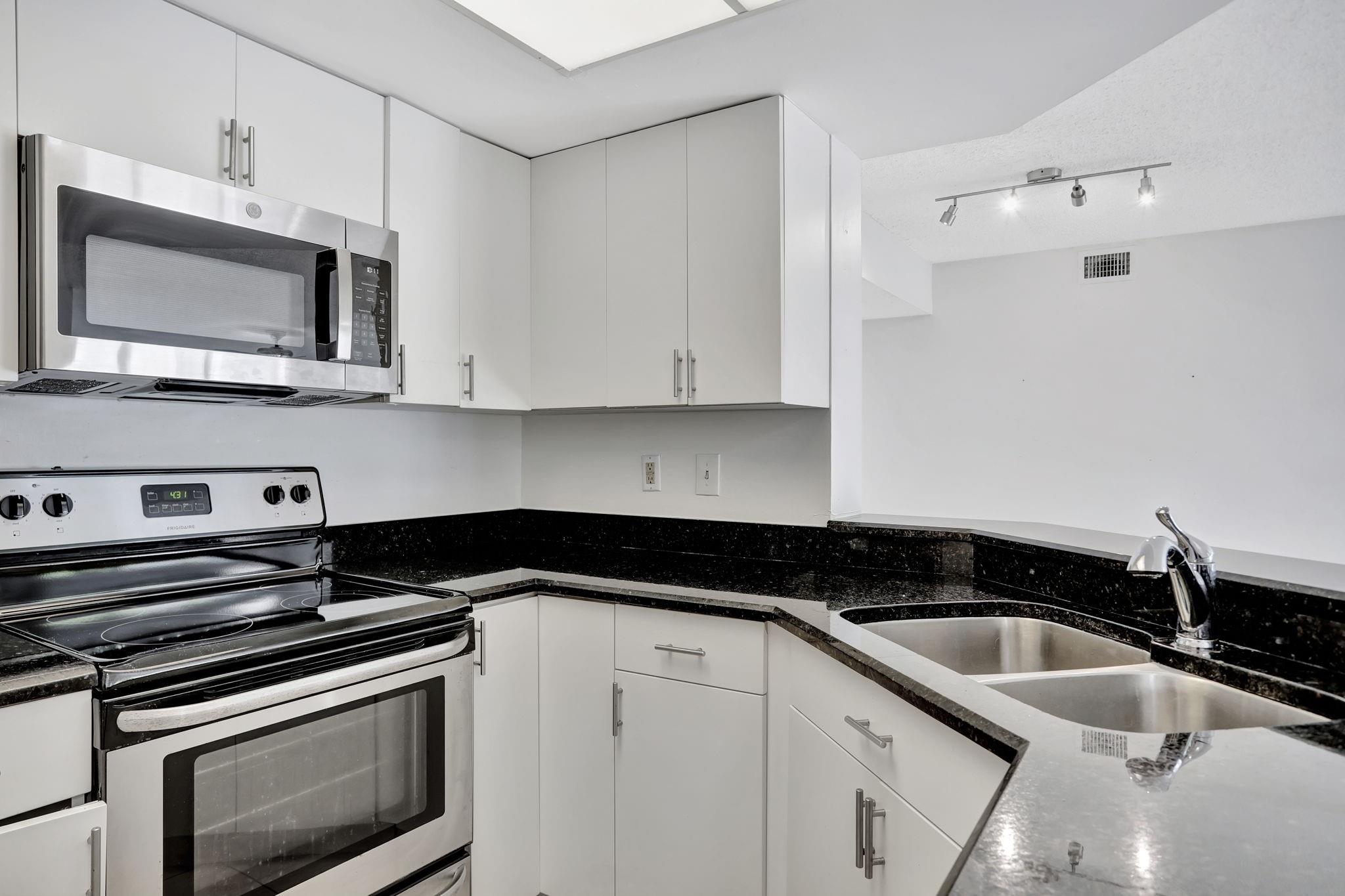 VISCONTI CONDOMINIUN - Residential Lease