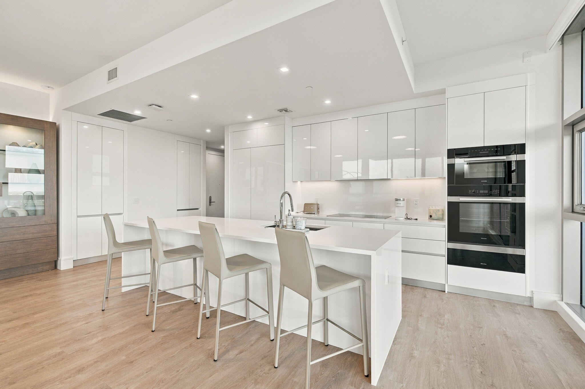 220 LAKE SHORE Drive 1423