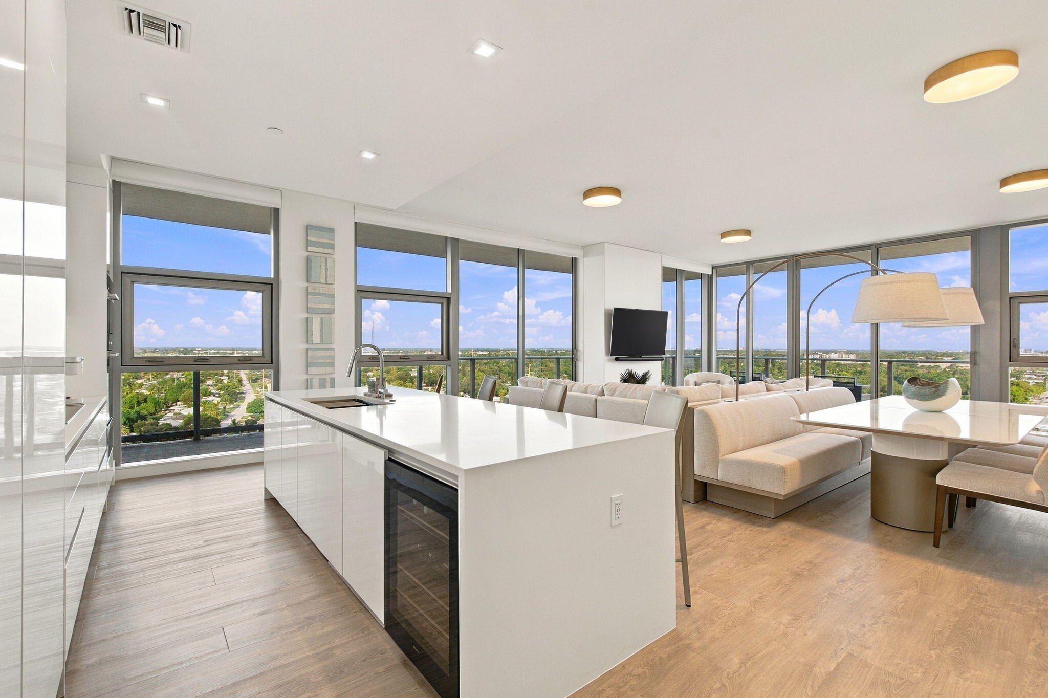 220 LAKE SHORE Drive 1423