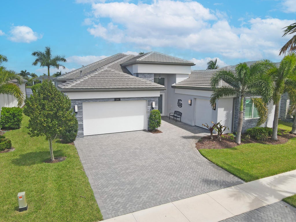 Photo of 12841 Veneto Springs Drive, Boynton Beach, FL 33473 (MLS # R11022361)