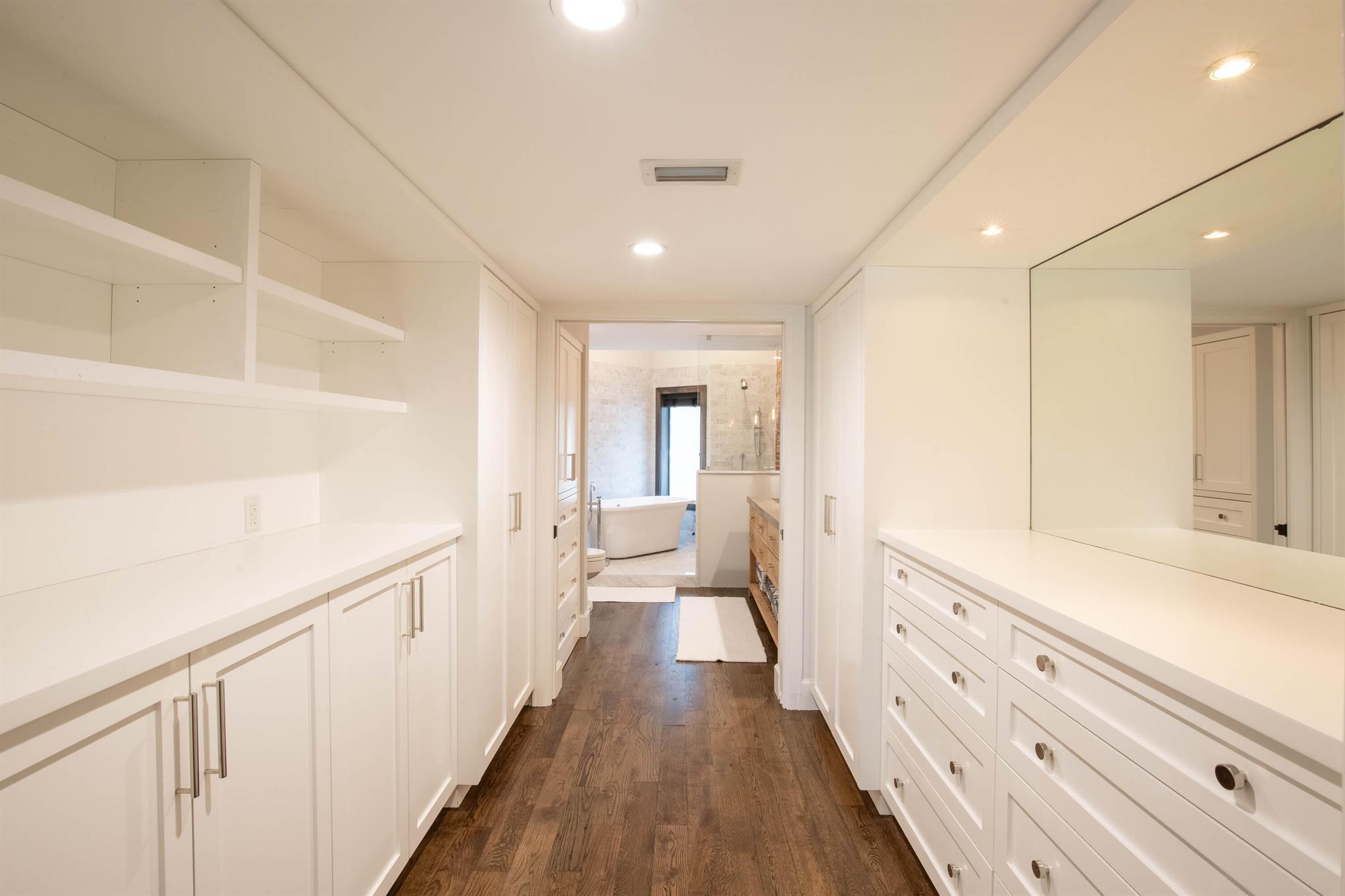 WINDSOR WAY 1 - Residential Lease