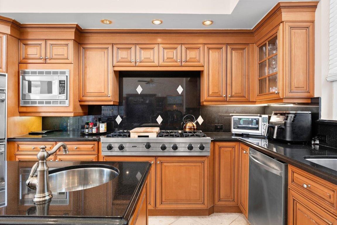 ADDISON RESERVE PARS 4 AND 5 - Residential