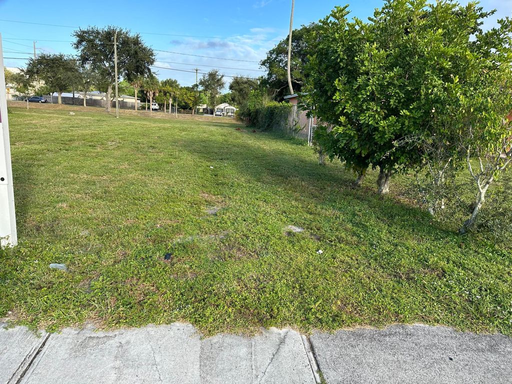 Photo of 115 SW 5th Avenue, Delray Beach, FL 33444 (MLS # R10930685)