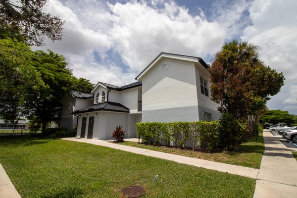 7610 WESTWOOD DR APT 102, TAMARAC, FL 33321 - Image 8f910154de7a0cce1bc3f9a52f0cd3f4/1489254200