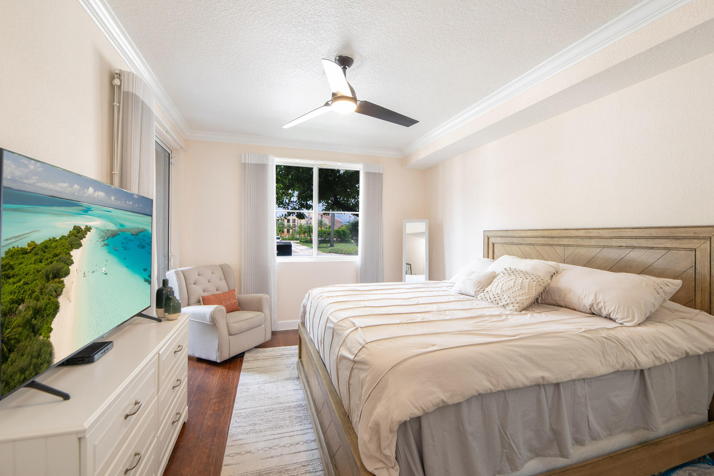 SAN RAPHAEL CONDO - Residential
