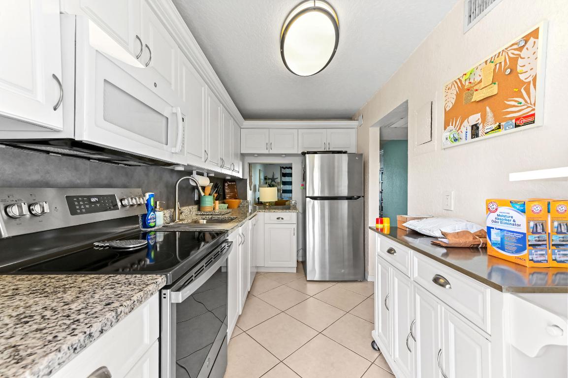 LIGHTHOUSE POINT PLAZA CONDO - Residential