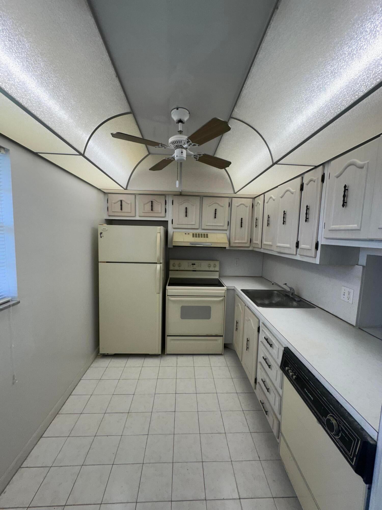 View photos, virtual tours, details... 2600 NE 1st Lane 413