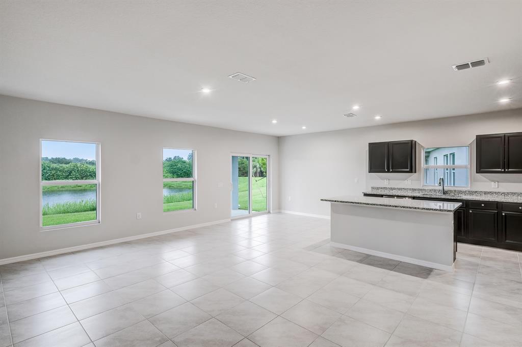 CARRIAGE POINTE - Residential