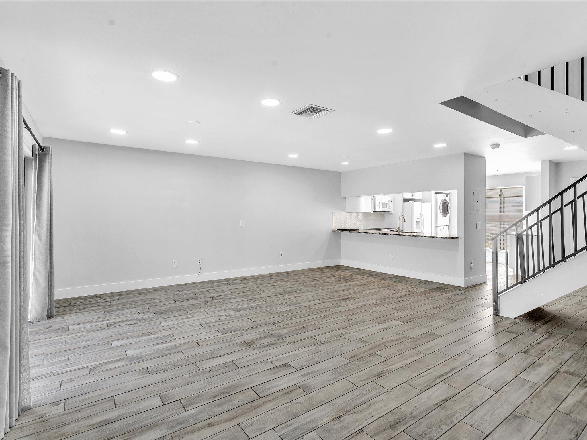 SANDALFOOT COVE SEC 12 - Residential Lease