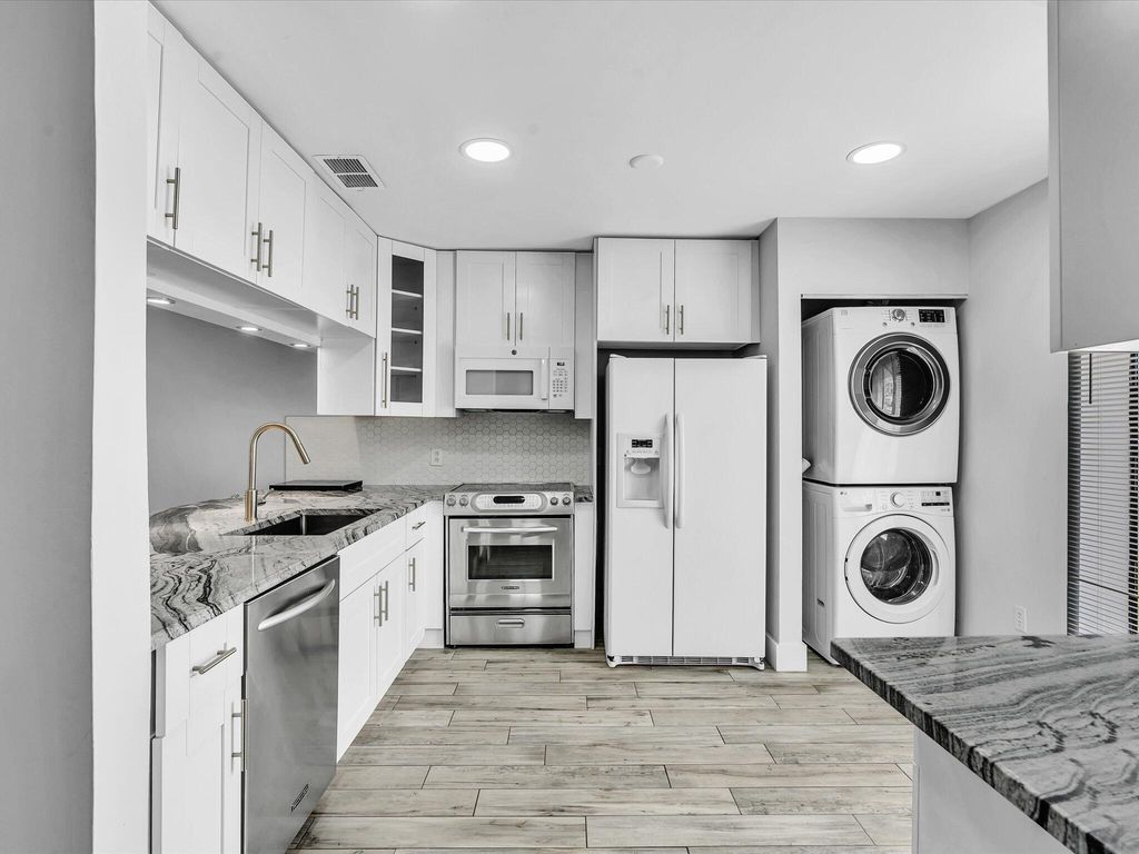 Photo of 9095 SW 21st #D, Boca Raton, FL 33428 (MLS # B26000102)