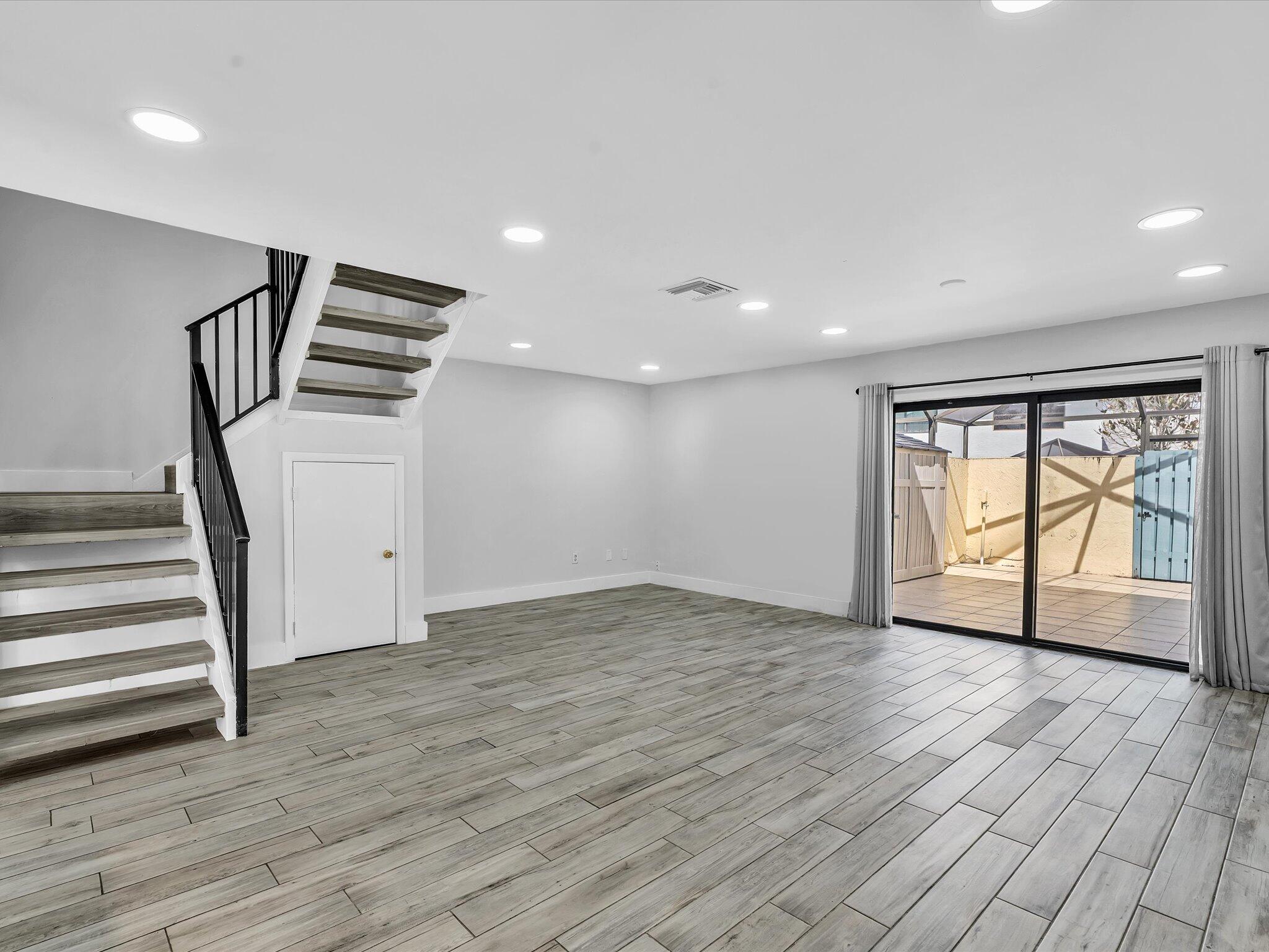 SANDALFOOT COVE SEC 12 - Residential Lease