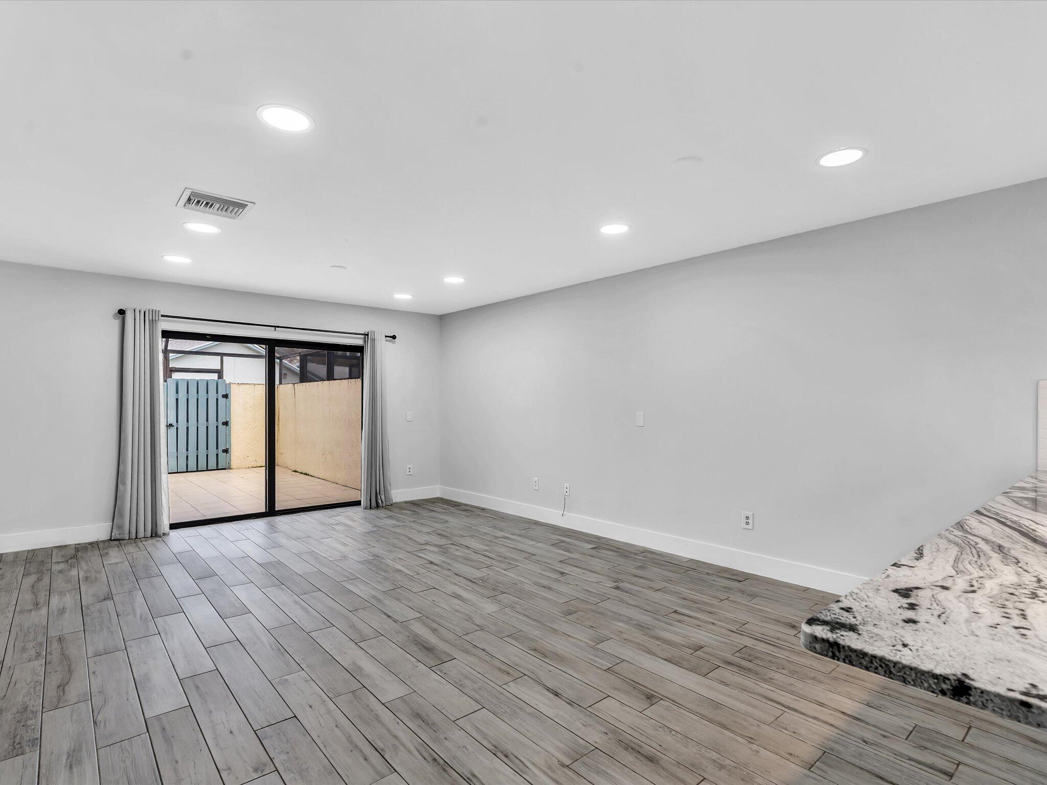 SANDALFOOT COVE SEC 12 - Residential Lease