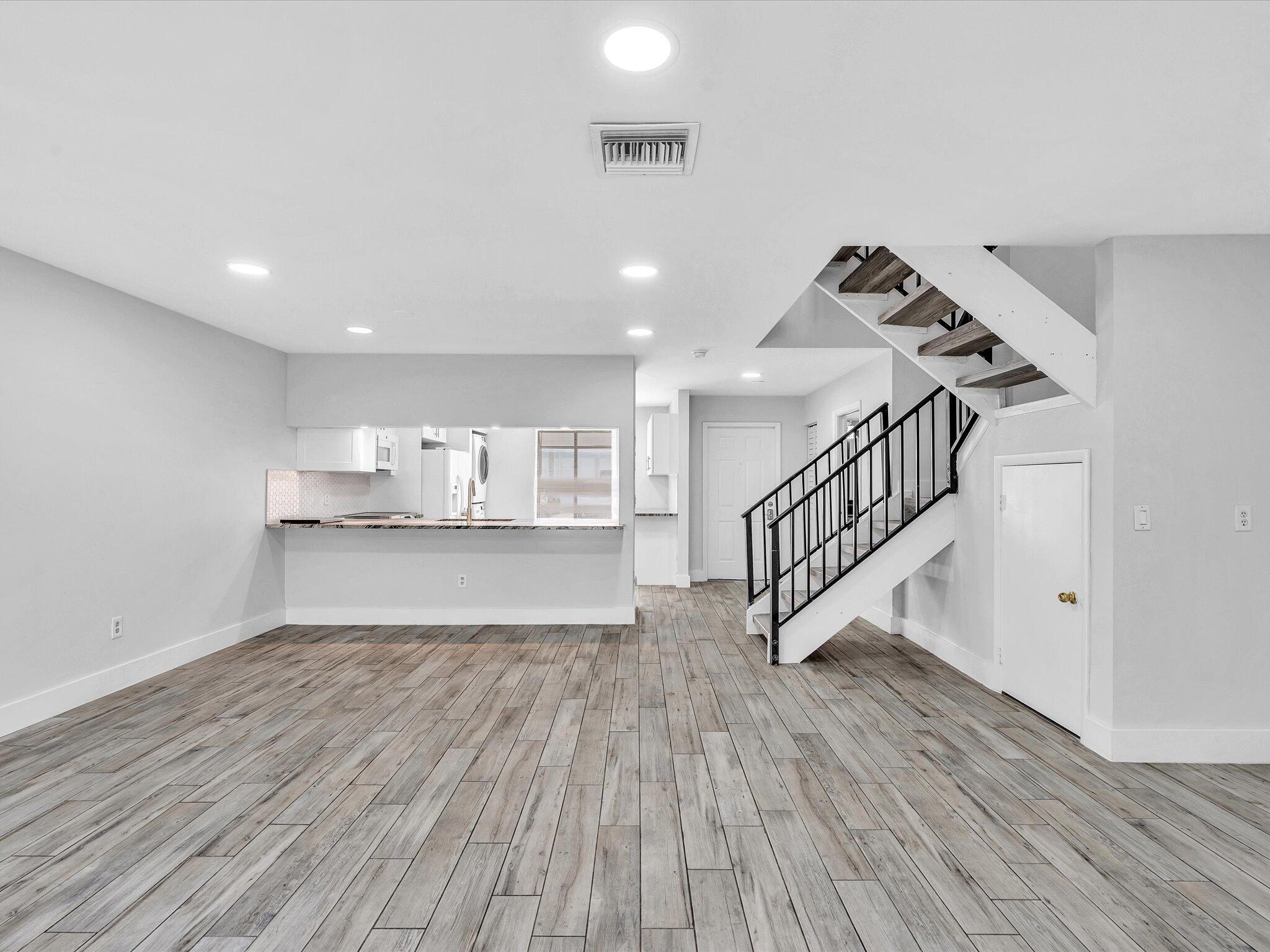 SANDALFOOT COVE SEC 12 - Residential Lease