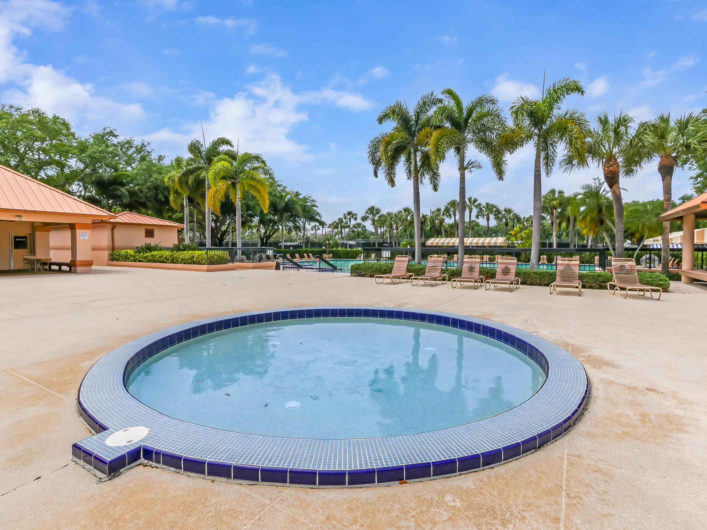 VILLAGE OF SANDALWOOD LAKES SOUTH - Residential