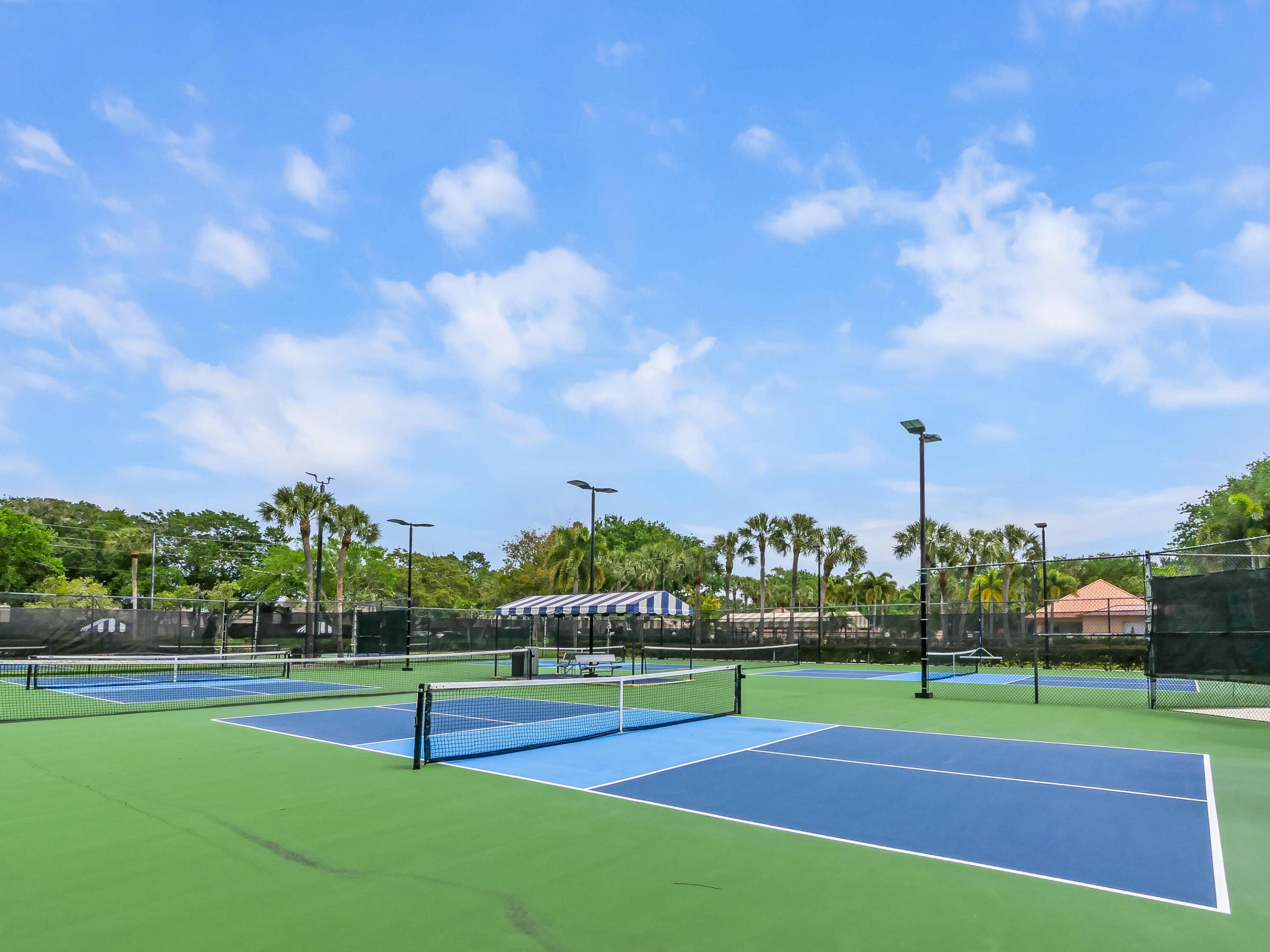 VILLAGE OF SANDALWOOD LAKES SOUTH - Residential