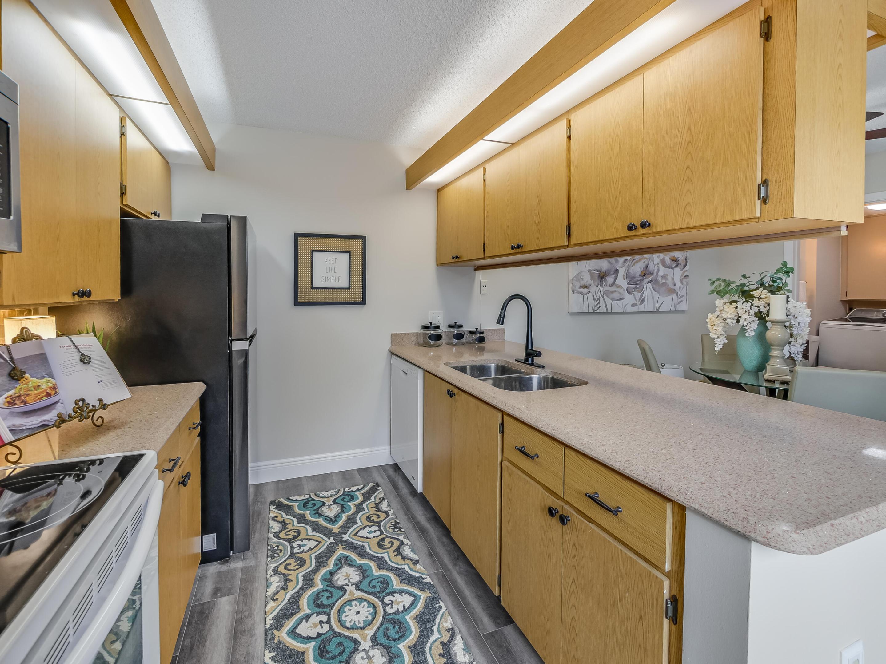 VILLAGE OF SANDALWOOD LAKES SOUTH - Residential