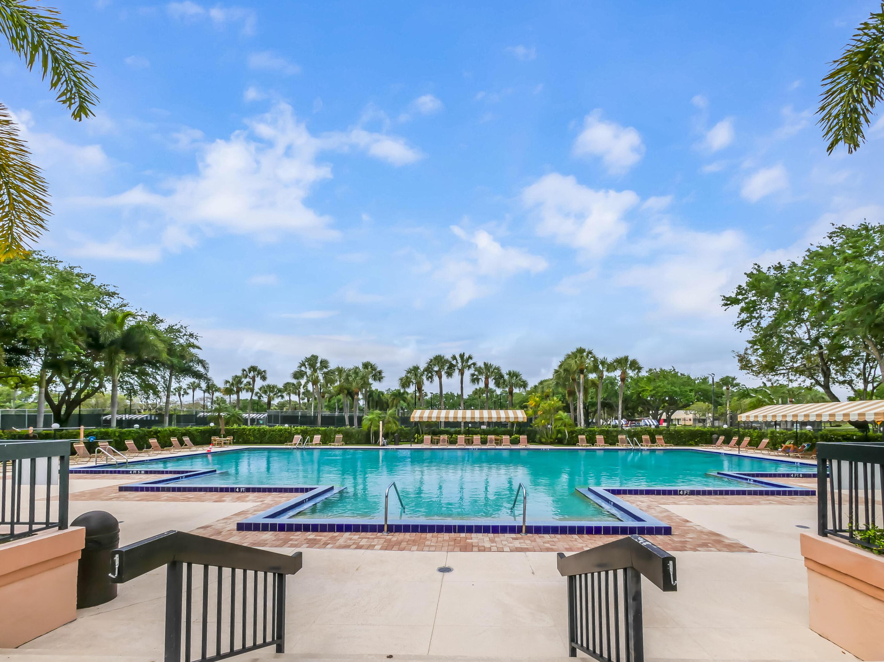 VILLAGE OF SANDALWOOD LAKES SOUTH - Residential