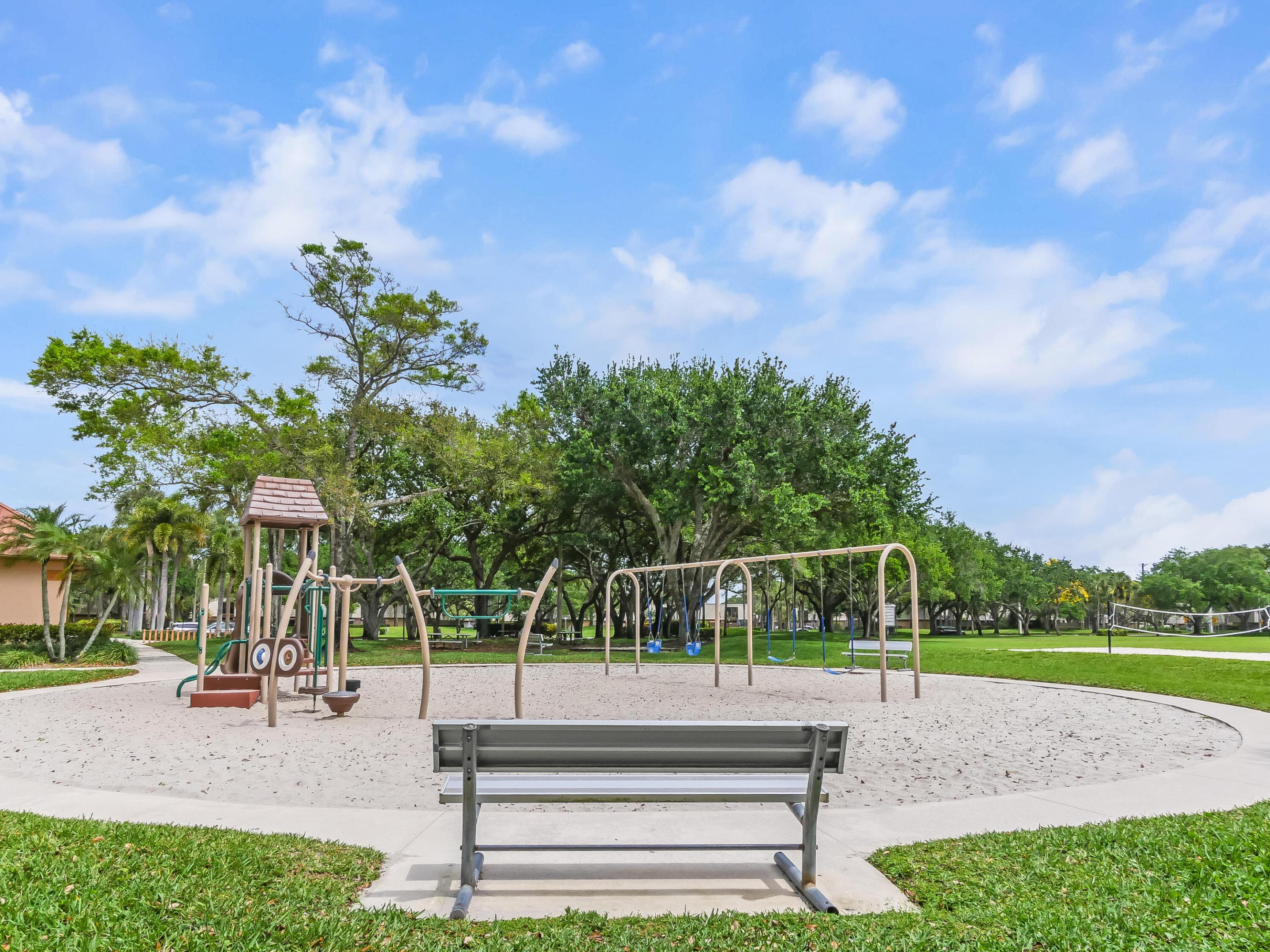 VILLAGE OF SANDALWOOD LAKES SOUTH - Residential