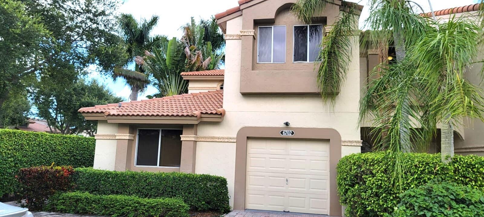 SPACIOUS 3 BEDROOM 3 BATH TOWNHOME IN GATED BOCA POINTE. UPDATED BATHROOMS, & KITCHEN,LAMINATE FLOORS AND TILES IN LIVING AREA, CARPETING UPPER LEVEL. HUGH 2ND LEVEL MASTER BEDROOM AND WALK IN CLOSET, ENCLOSED FLORIDA ROOM,ONE CAR ATTACHED GARAGE, PRIVATE CORNER LOCATION. OPTIONAL MEMBERSHIP IN BOCA POINTE COUNTRY CLUB AVAILABLE.
