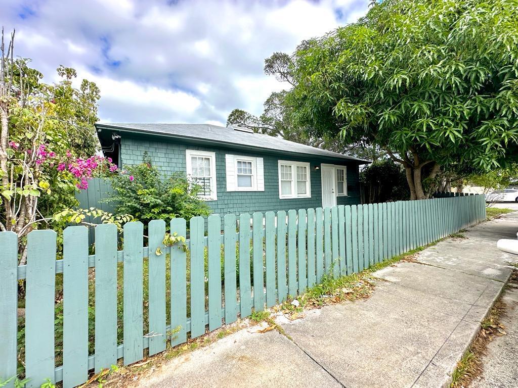 3 Bed / 1 Bath, private and quiet, no HOA, easy application and fast move in. Recently painted and ready to move in! Sizes and Measurements are approximations, stackable washer dryer hookup.