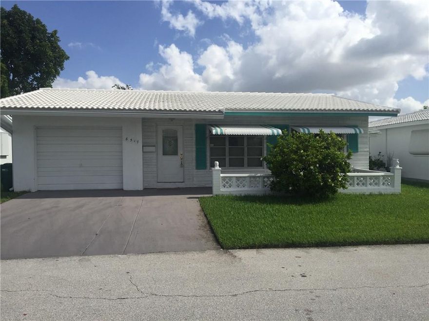 This charming Key West styled 2 bedroom, 2 bath home with kitchen upgrades has a beautiful living room with a dining area off the kitchen as well as a huge family/dining room combo. 1car garage. Very pretty neighborhood conveniently located. adult community.