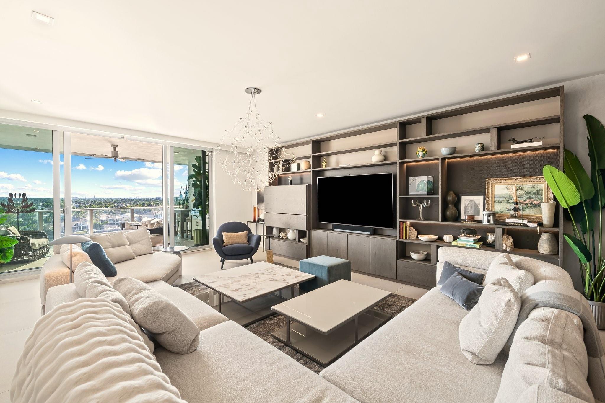 435 Bayshore Dr 702