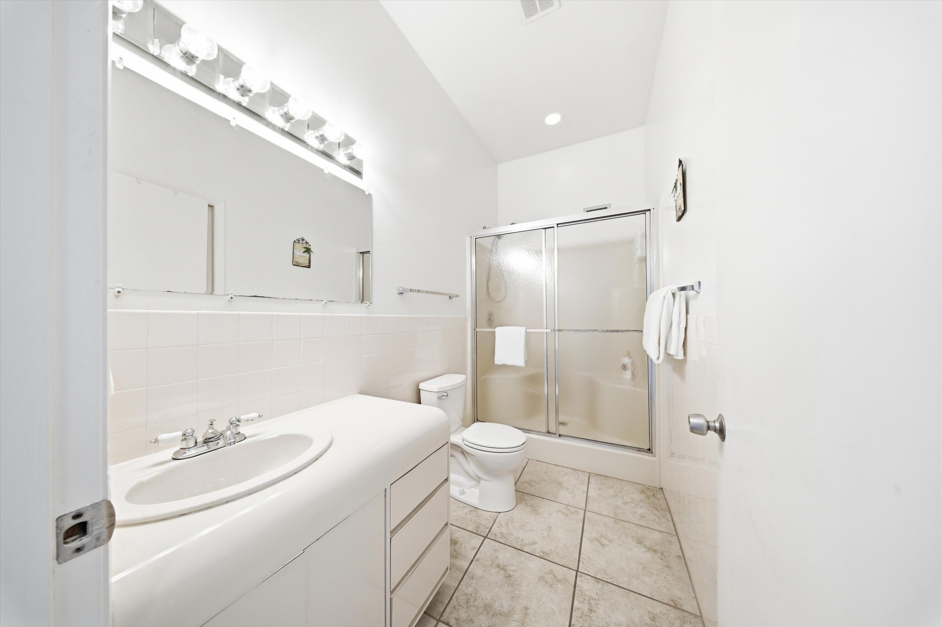 KEY COLONY BEACH - Residential