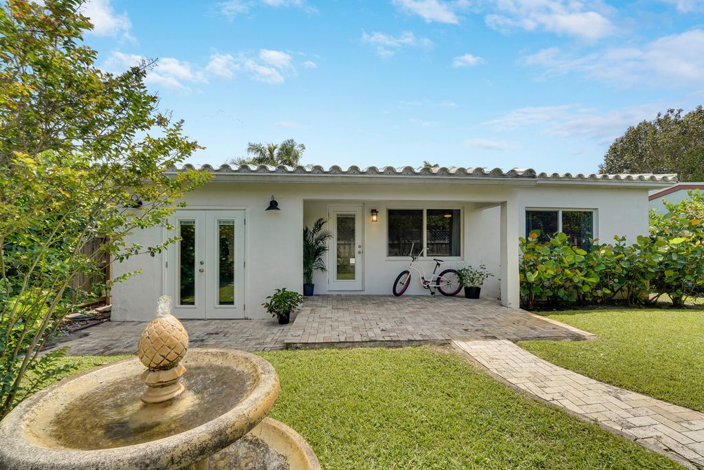 Photo of 1236 NE 13th Avenue, Fort Lauderdale, FL 33304 (MLS # B26030950)