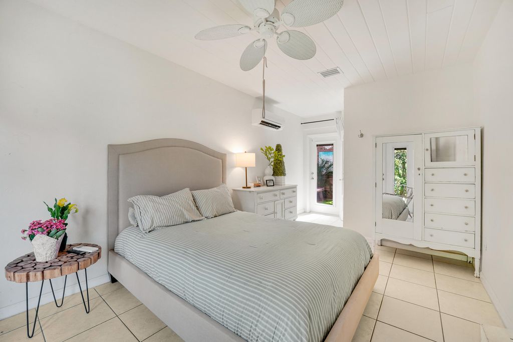 Photo of 1236 NE 13th Avenue, Fort Lauderdale, FL 33304 (MLS # B26030950)